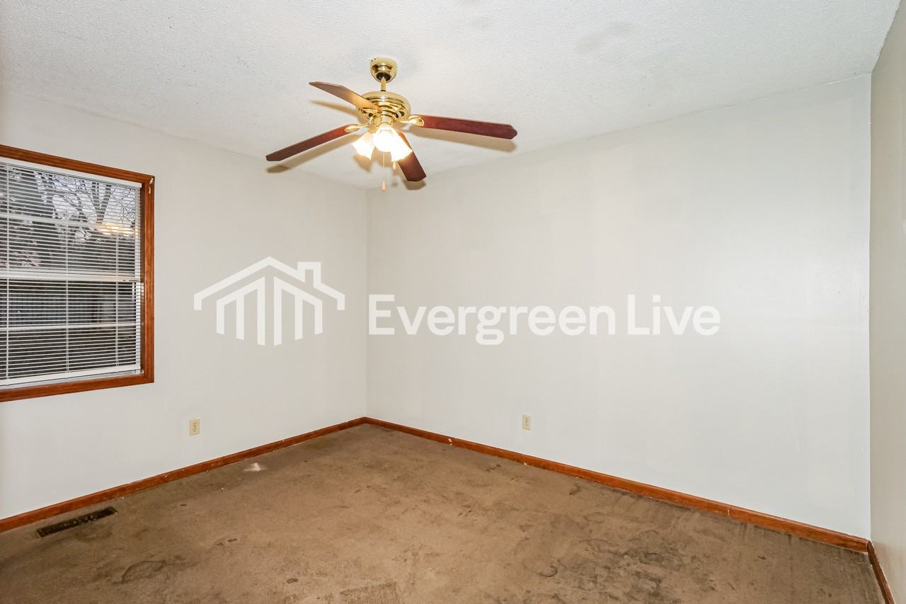 1107 Highland St - Photo 5 of 16