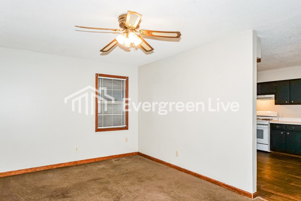 1107 Highland St - Photo 6 of 16