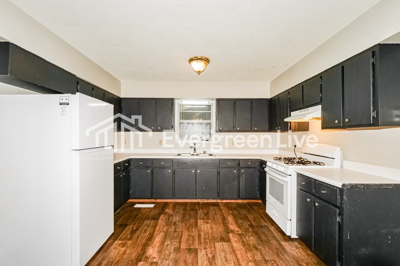 1107 Highland St - Photo 7 of 16