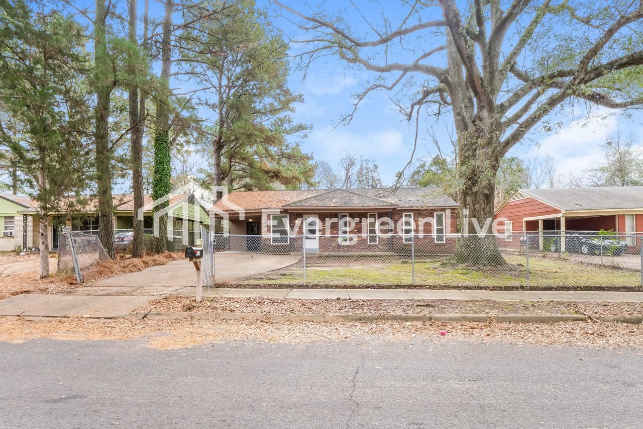 473 Bradwood Ave - Photo 2 of 16