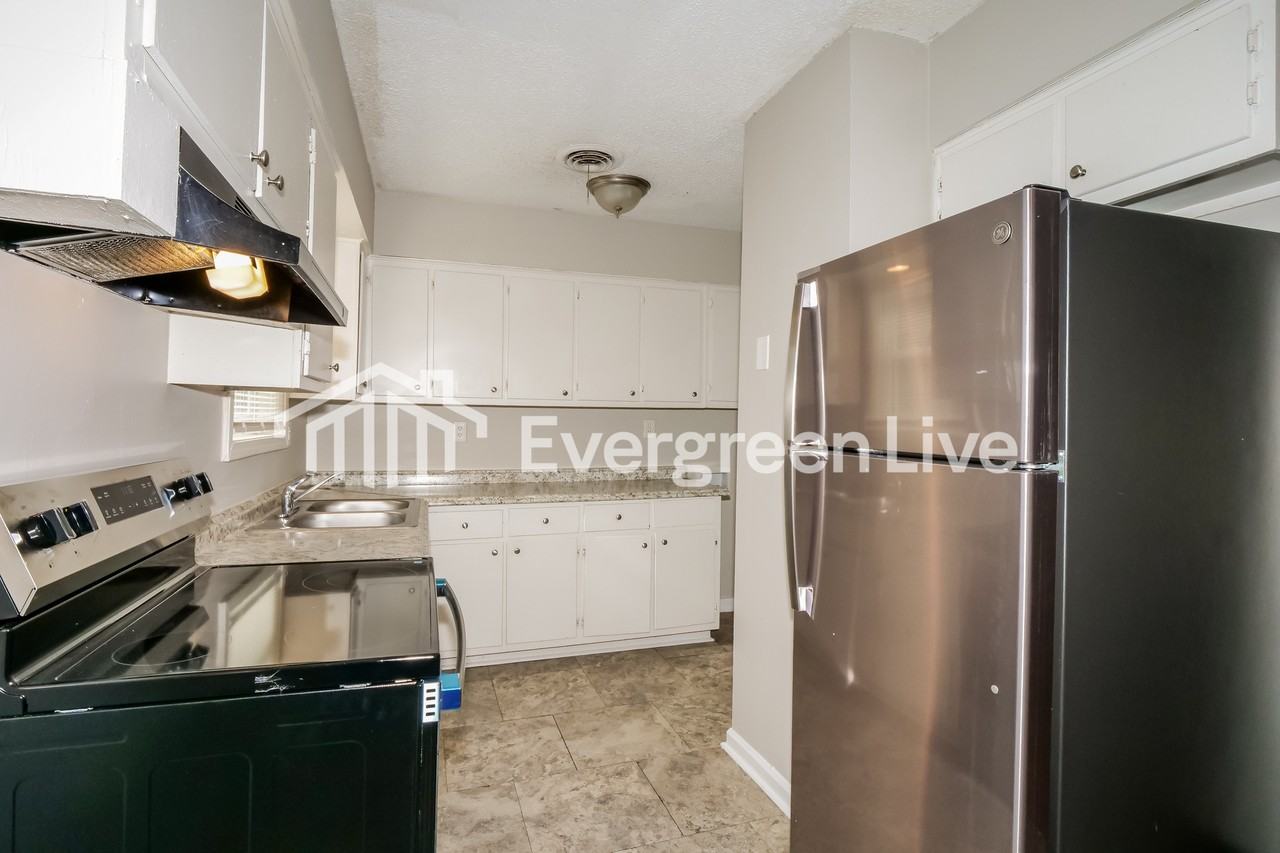 473 Bradwood Ave - Photo 6 of 16