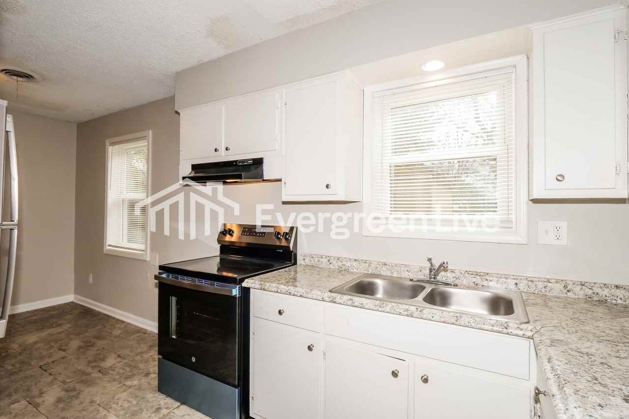 473 Bradwood Ave - Photo 7 of 16