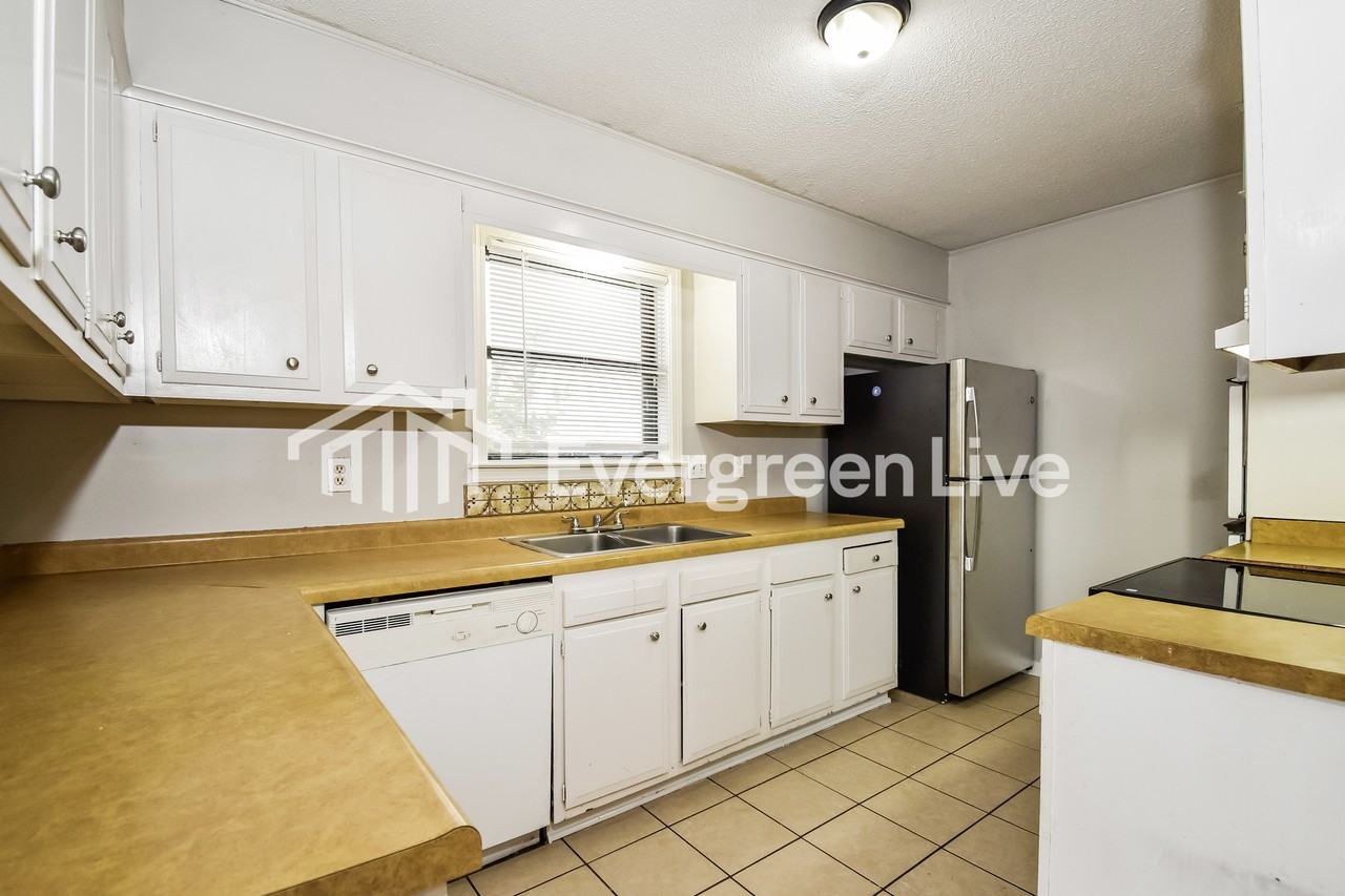 6677 Silhouette Ave - Photo 6 of 16