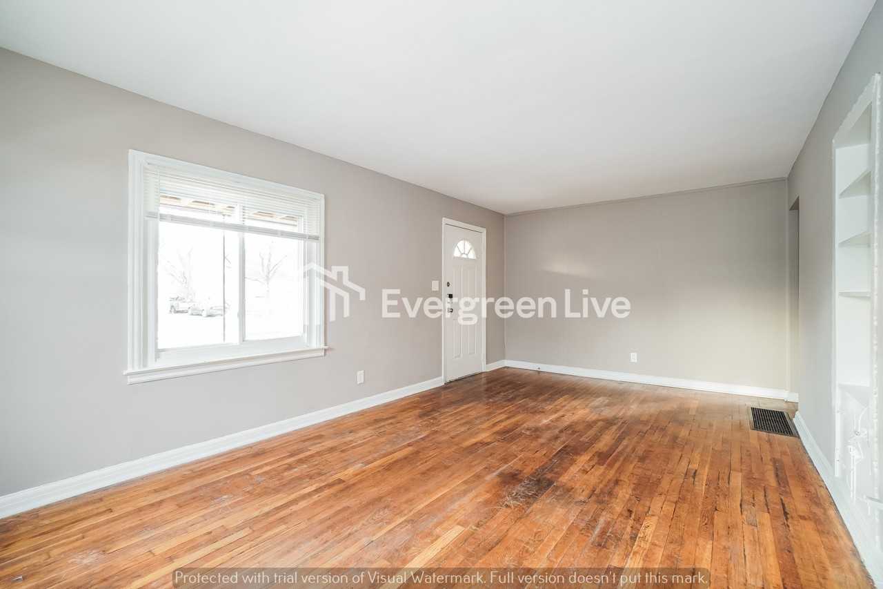 2175 Delavan Dr - Photo 3 of 15