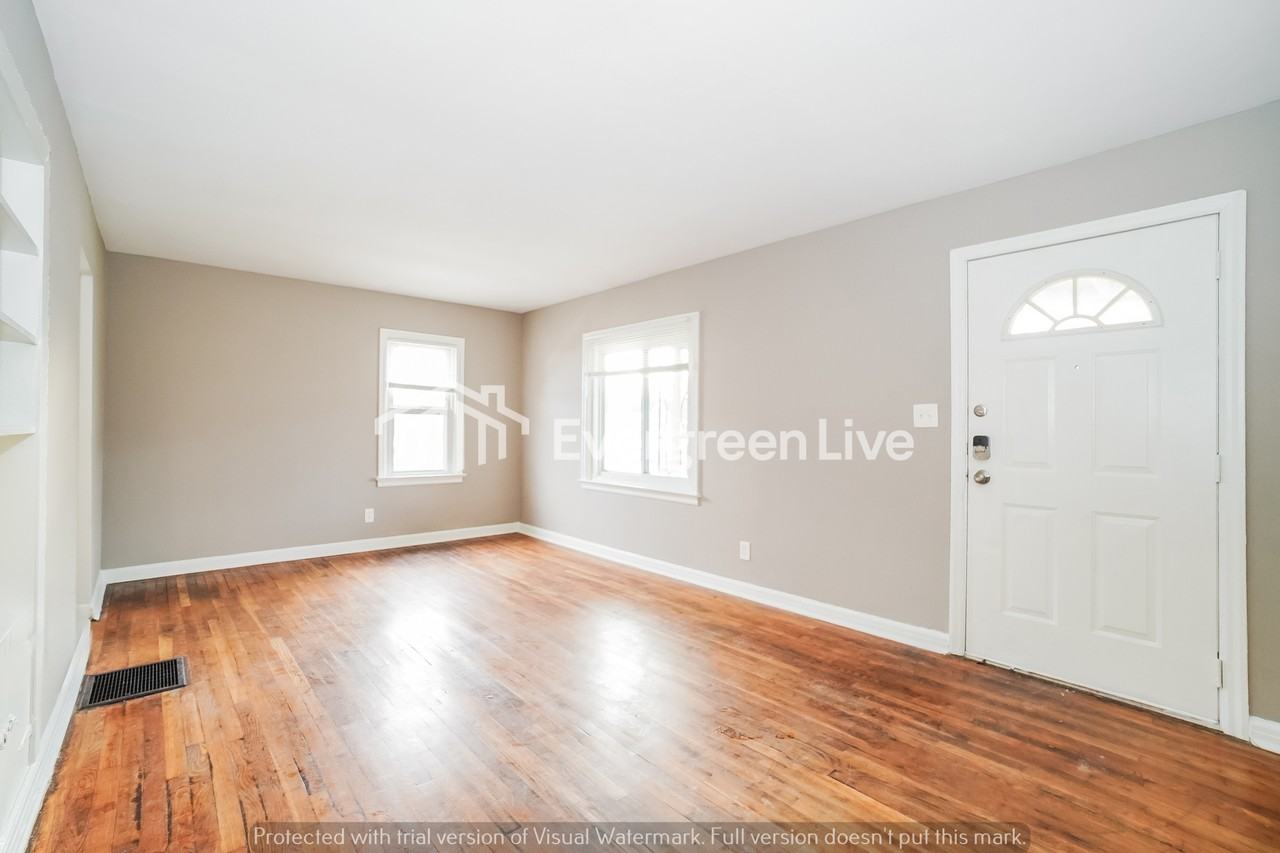 2175 Delavan Dr - Photo 4 of 15