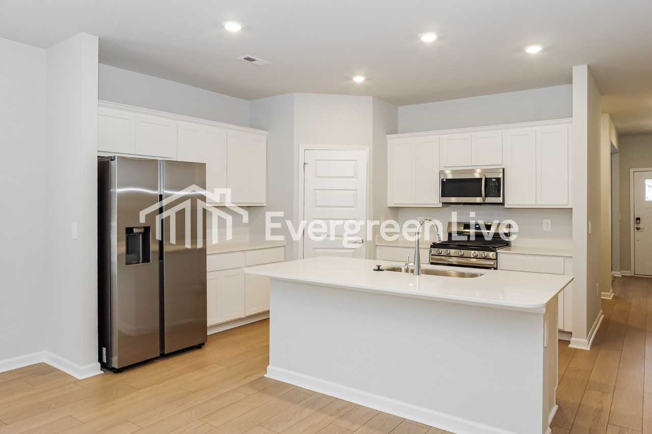 148 Fenwick Pl - Photo 4 of 15