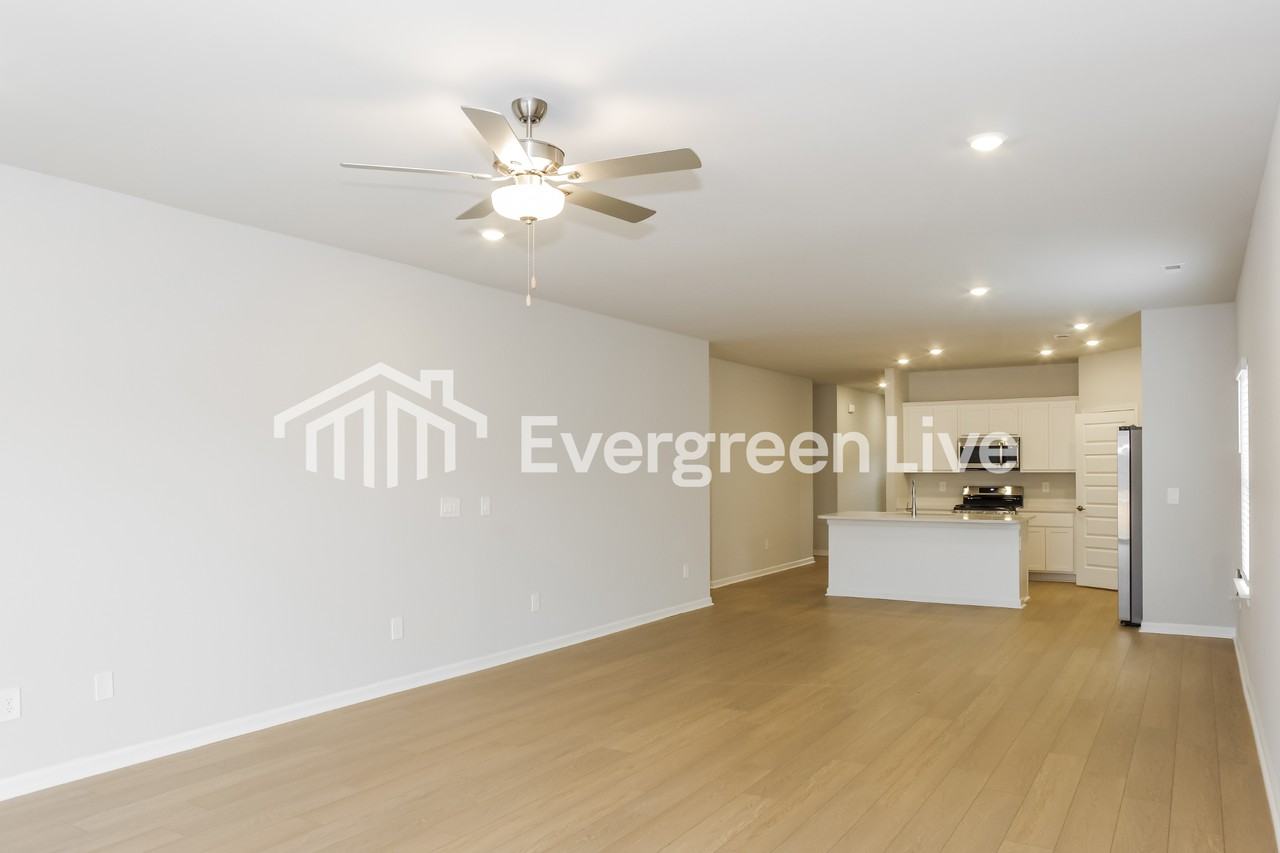 160 Fenwick Pl - Photo 2 of 15