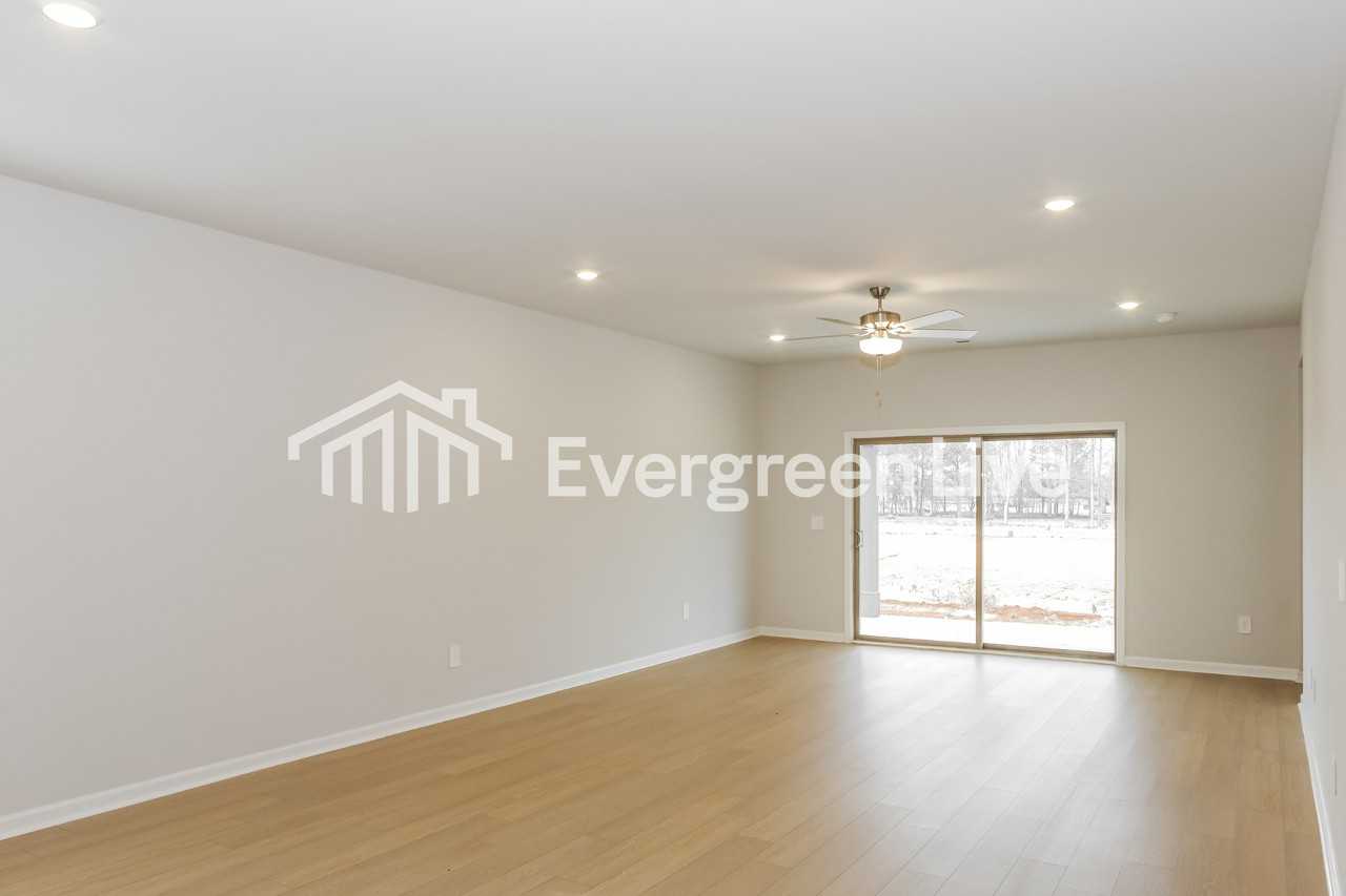 160 Fenwick Pl - Photo 3 of 15