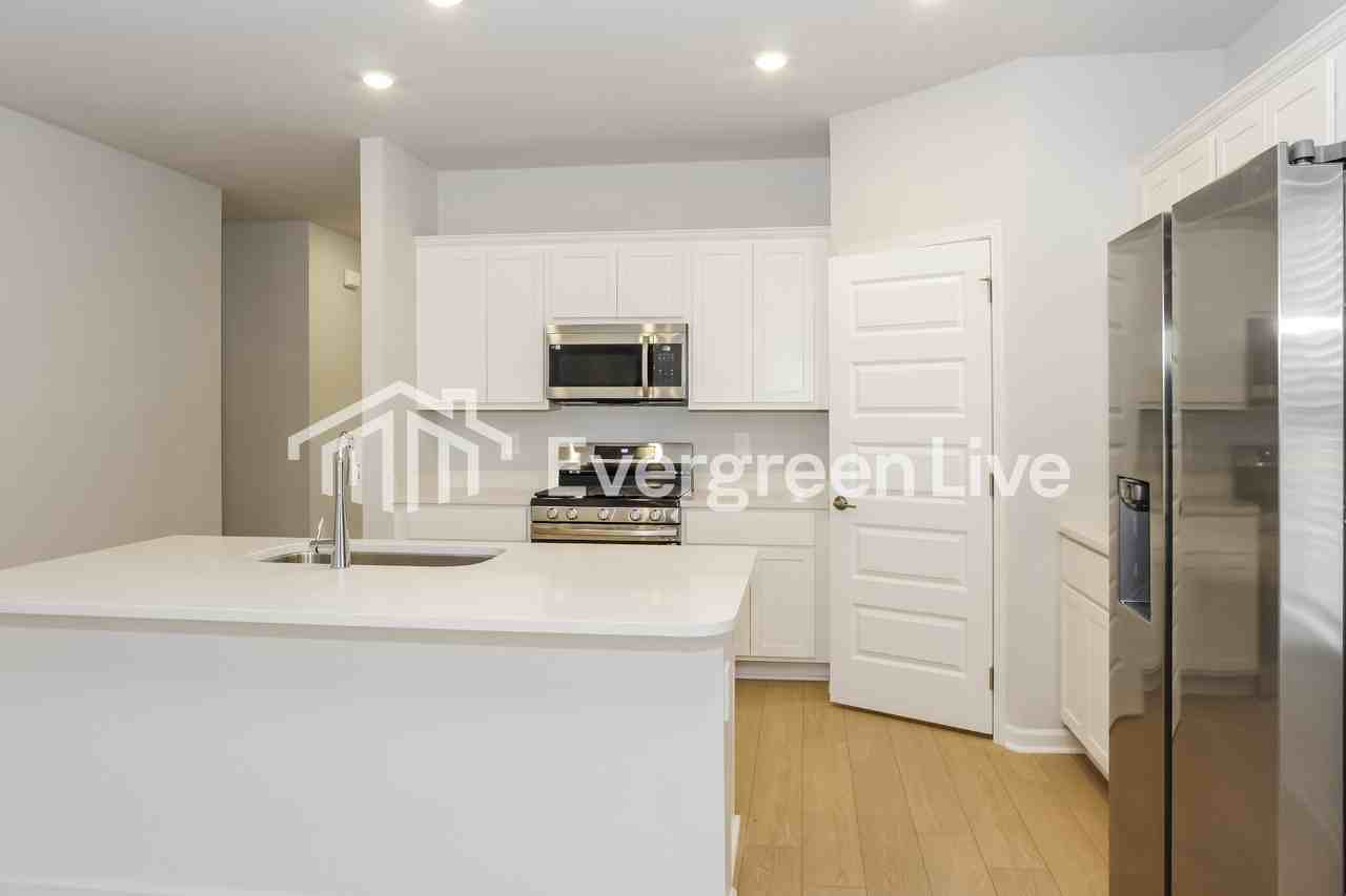 160 Fenwick Pl - Photo 6 of 15