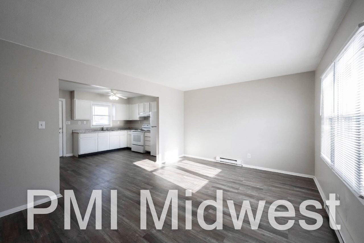 4881 S 300 W Unit 18 - Photo 4 of 15