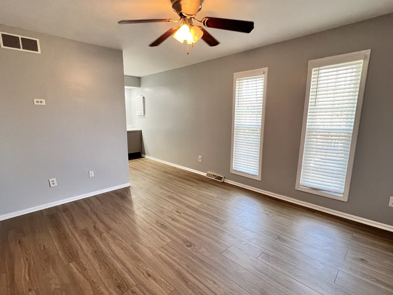 303 E Montcastle Dr #B - Photo 5 of 16