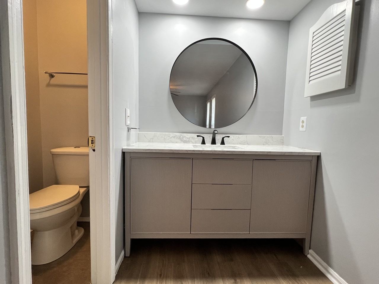 303 E Montcastle Dr #B - Photo 3 of 16