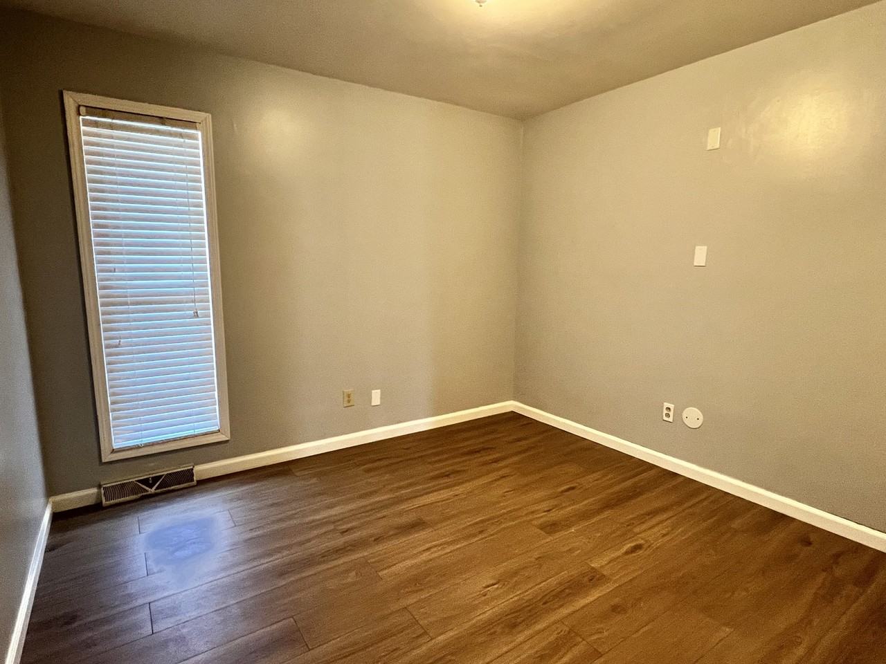 303 E Montcastle Dr #B - Photo 4 of 16