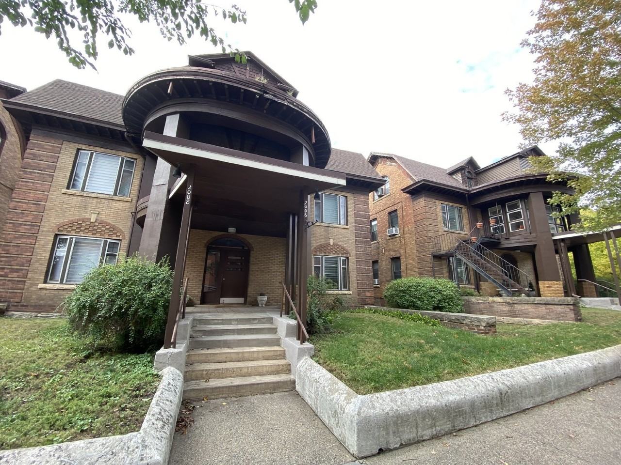 2000/2002 Dupont Ave S #5 - Photo 2 of 4