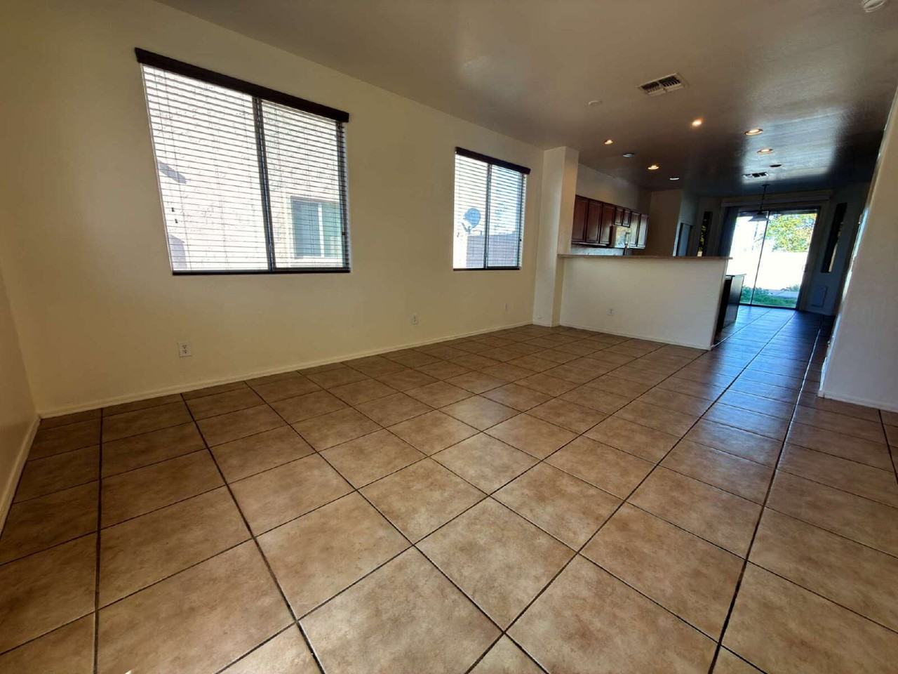 3832 W Glass Ln - Photo 5 of 31