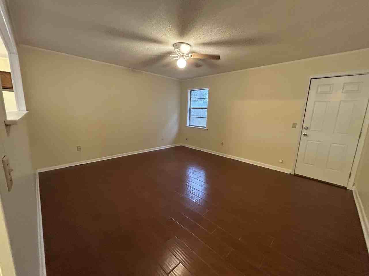 901 Greenbriar Rd - Photo 2 of 12