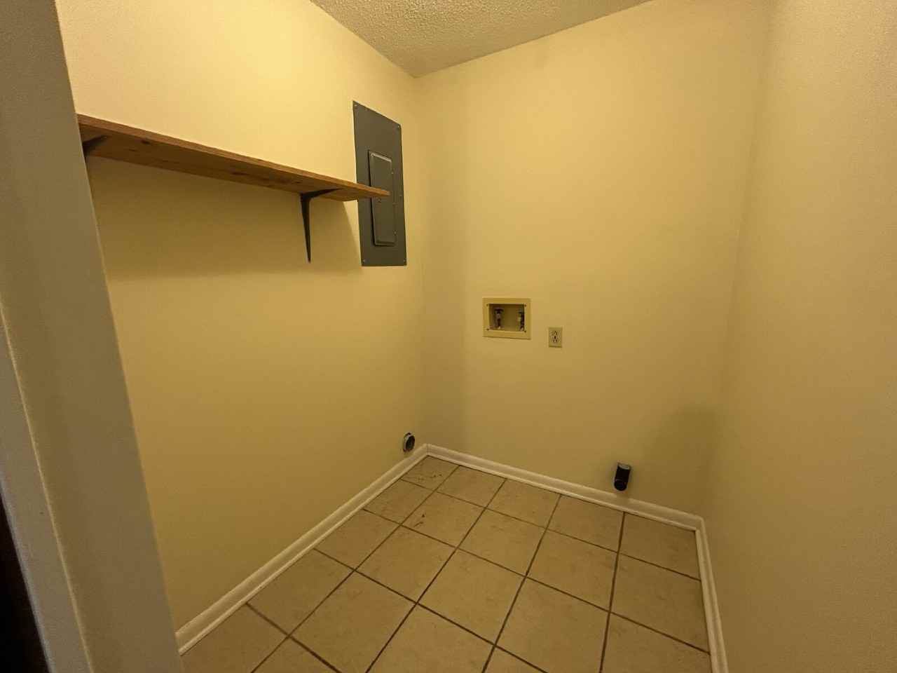 901 Greenbriar Rd - Photo 5 of 12