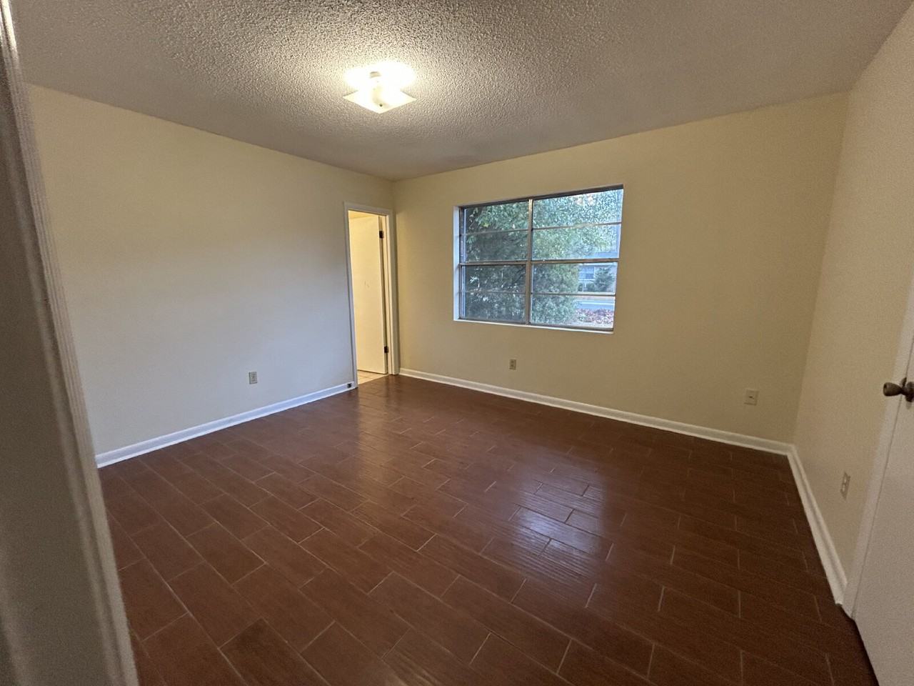 901 Greenbriar Rd - Photo 6 of 12