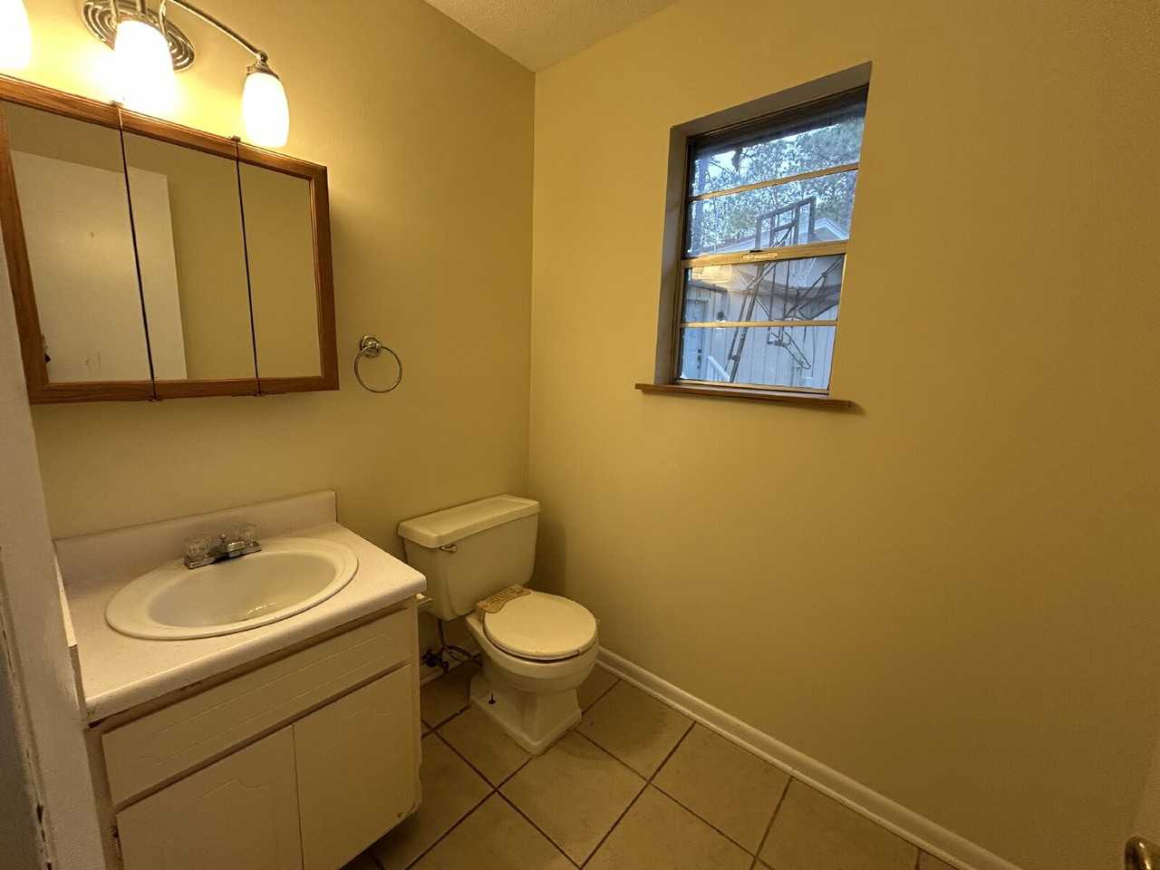 901 Greenbriar Rd - Photo 7 of 12