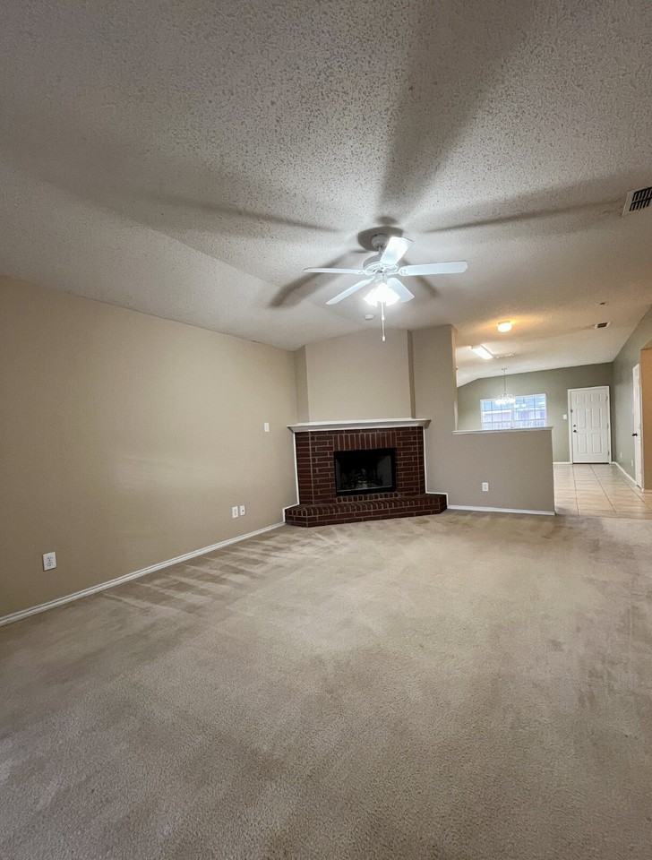 512 N Kline Ave - Photo 2 of 15