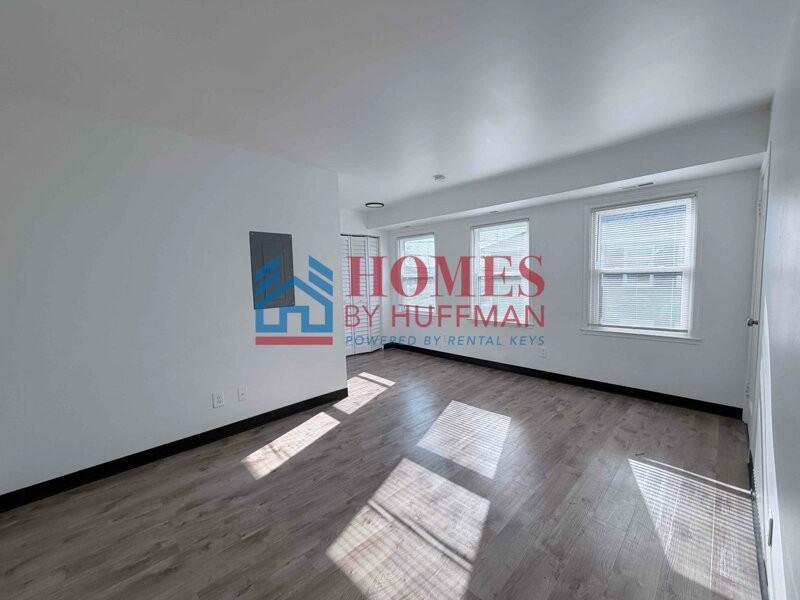 2017 W Columbia St Apt A - Photo 3 of 19