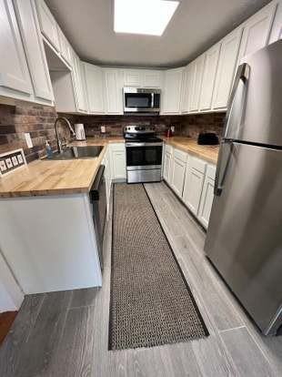 185 S Cypress Ave - Photo 2 of 3