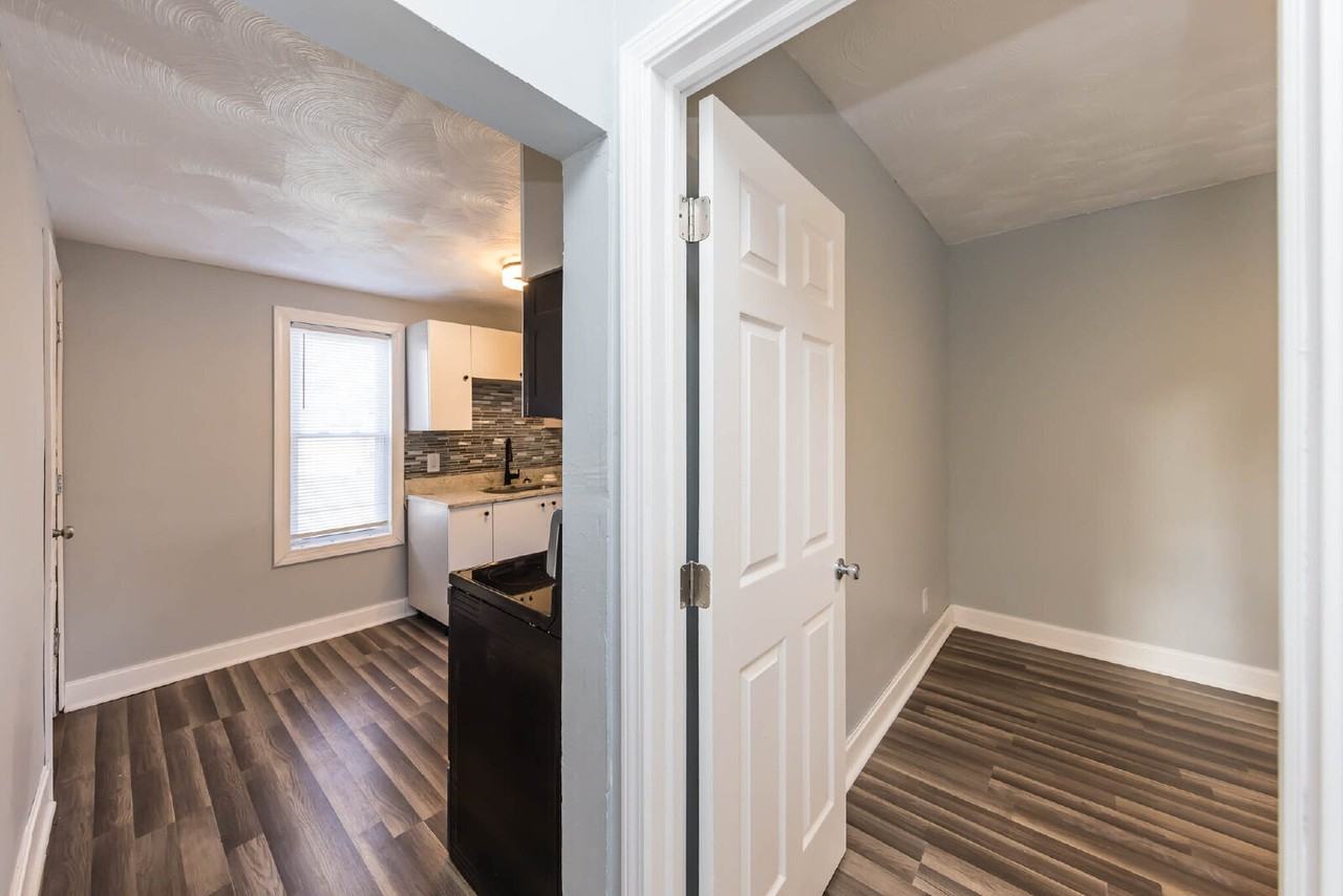 482 E Jenkins Ave - Photo 7 of 34