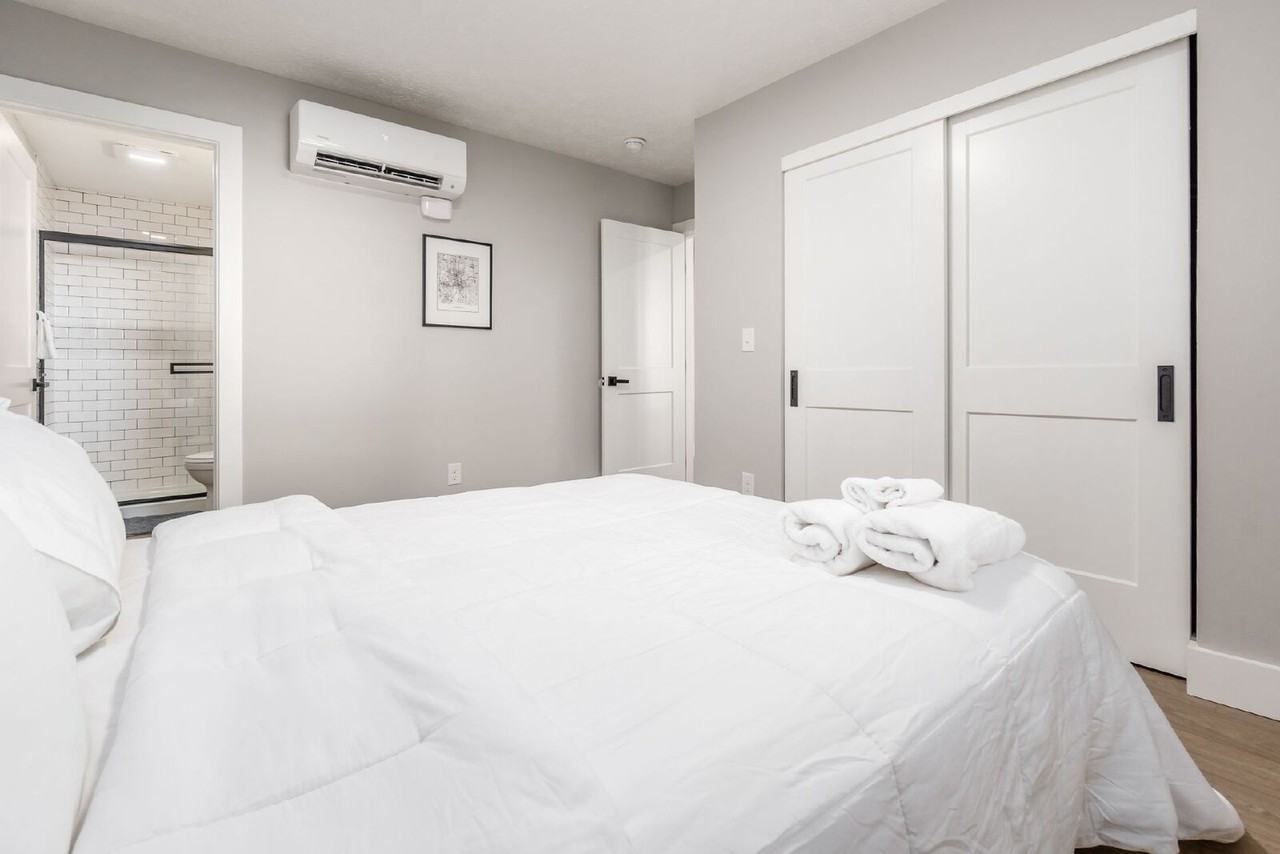 494 Forest St - Photo 4 of 17