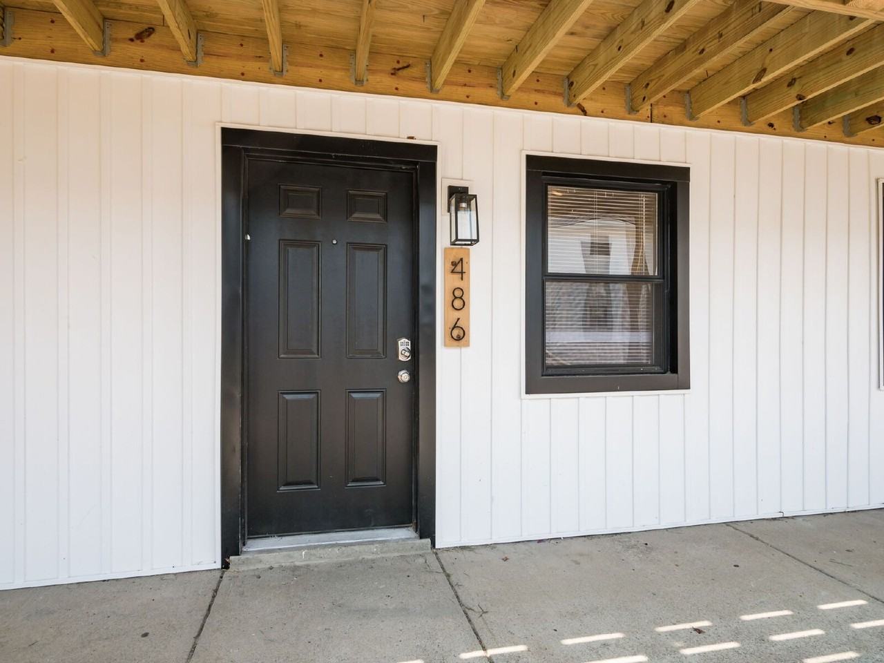 494 Forest St - Photo 5 of 17