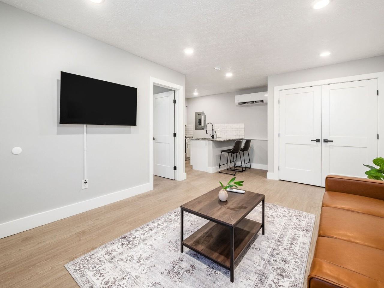 494 Forest St - Photo 7 of 17