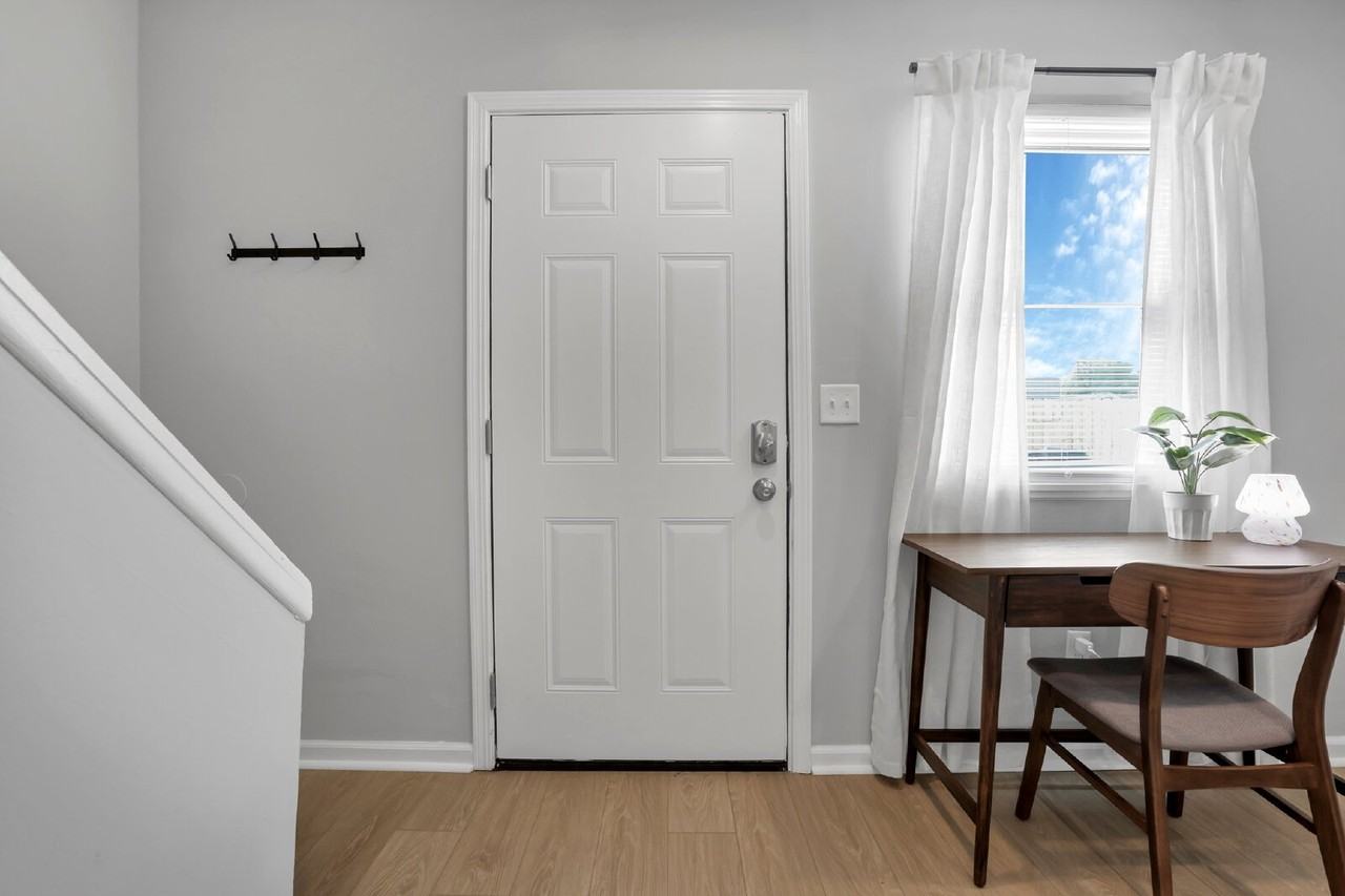 380 Forest St #D - Photo 4 of 29