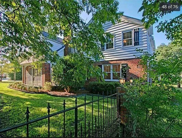 11 Moise Dr - Photo 4 of 50