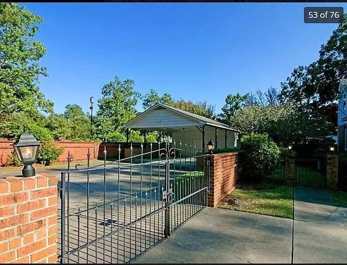 11 Moise Dr - Photo 5 of 50