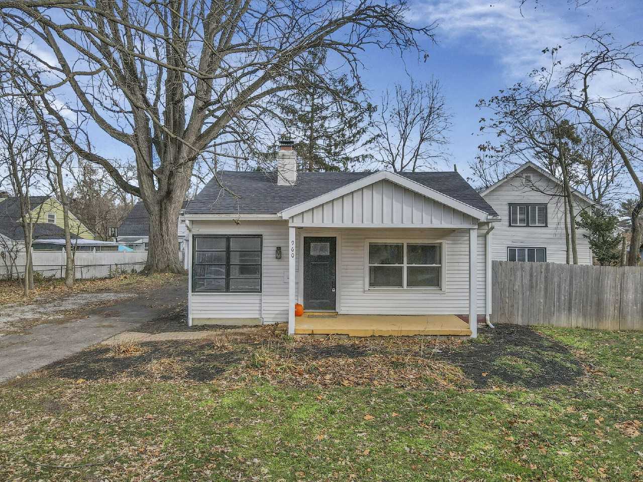 960 College Ave - Photo 2 of 50