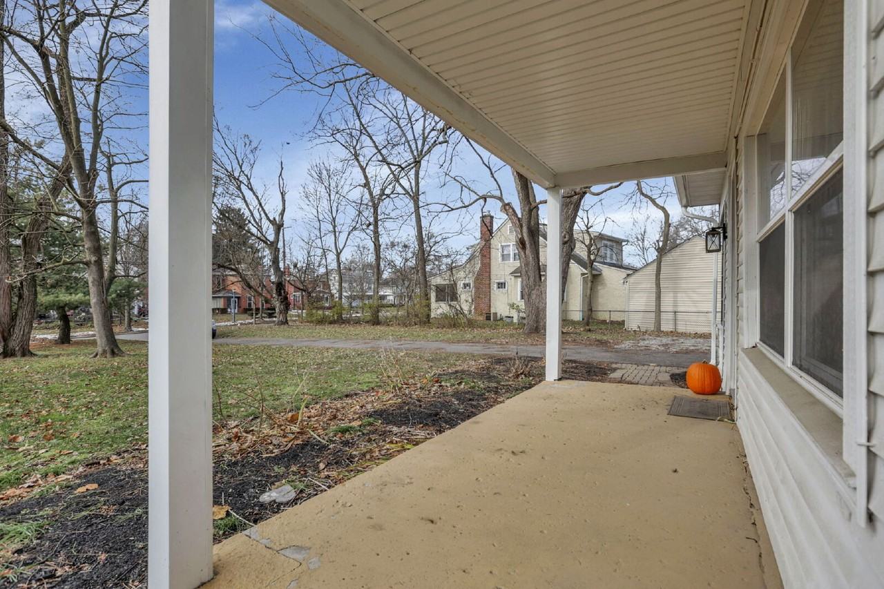 960 College Ave - Photo 7 of 50