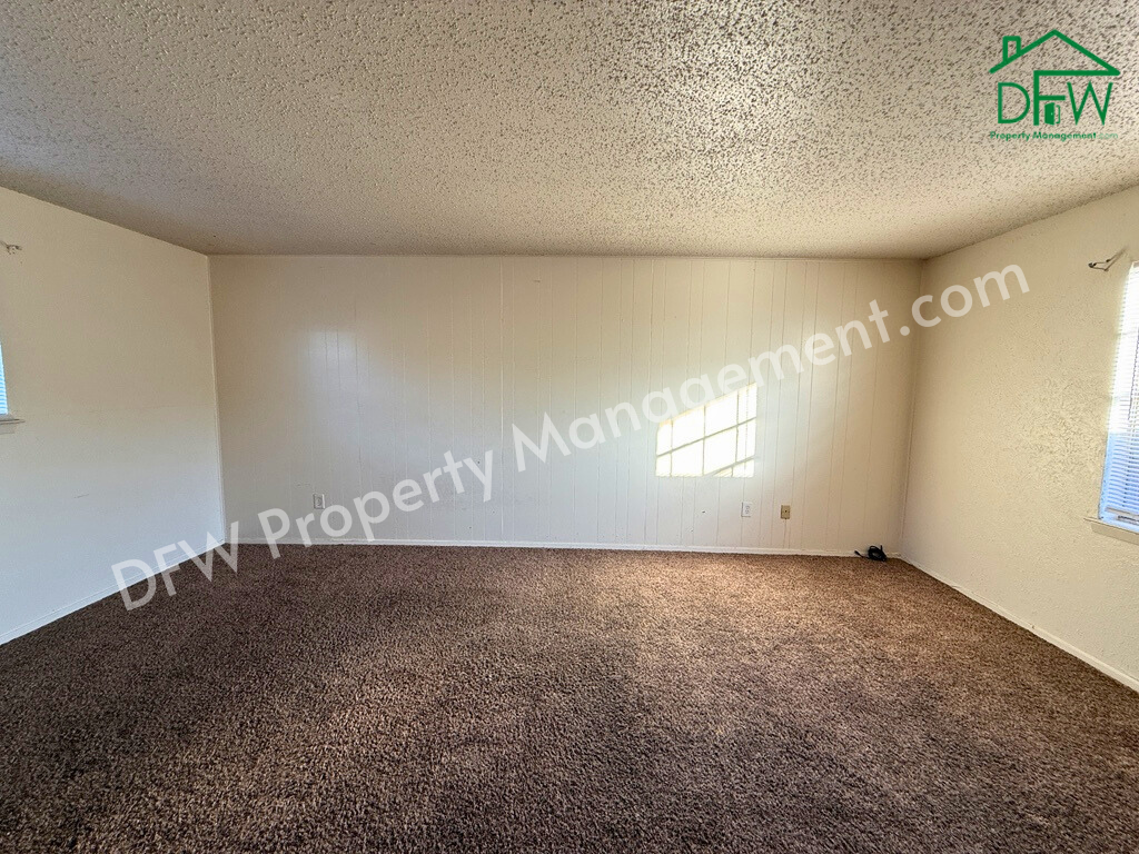 1021 Pleasant Valley Ln - Photo 2 of 30