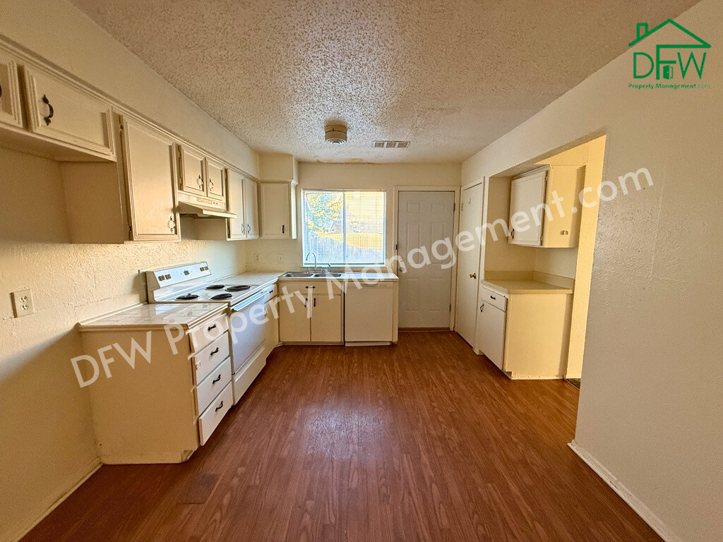 1021 Pleasant Valley Ln - Photo 6 of 30