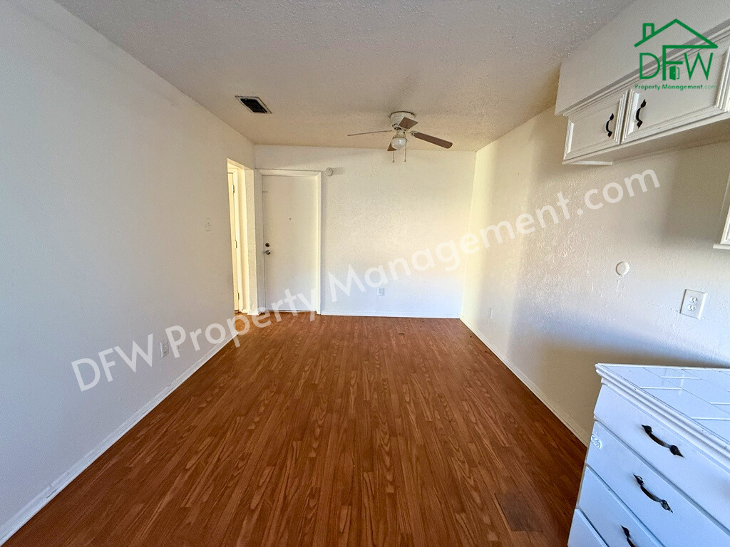 1021 Pleasant Valley Ln - Photo 7 of 24