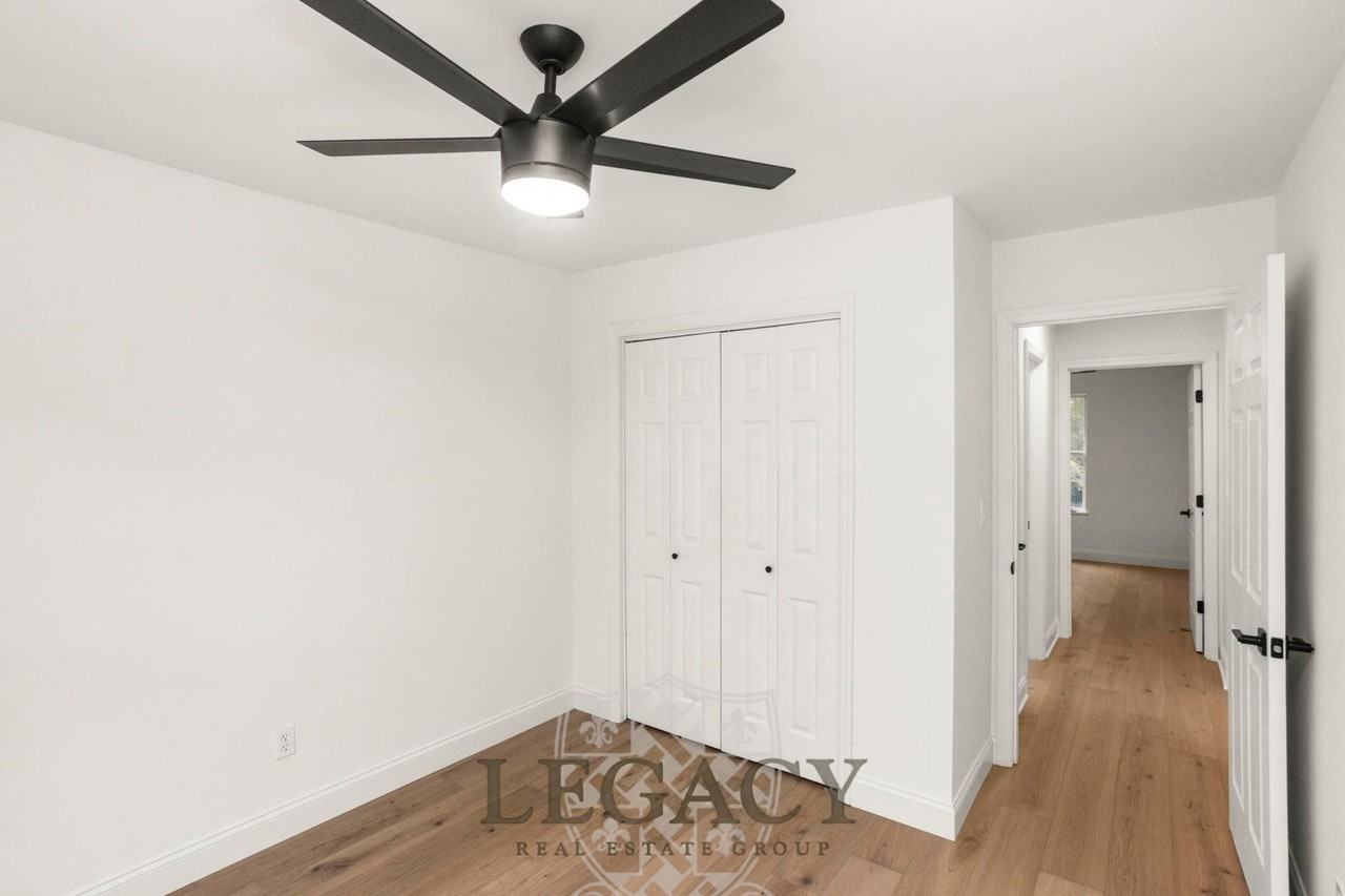 100 Sadler Ct - Photo 3 of 40