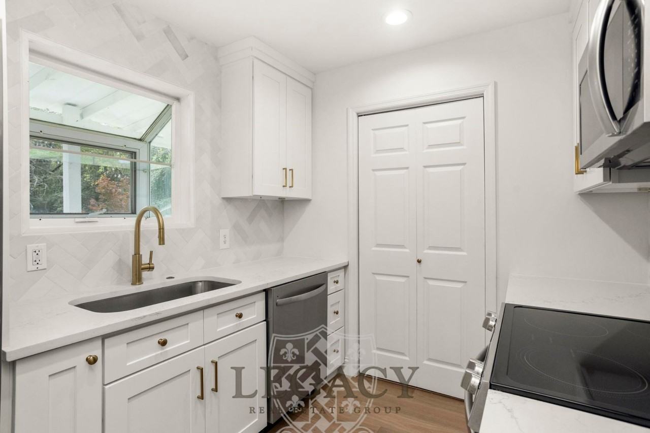 100 Sadler Ct - Photo 5 of 40