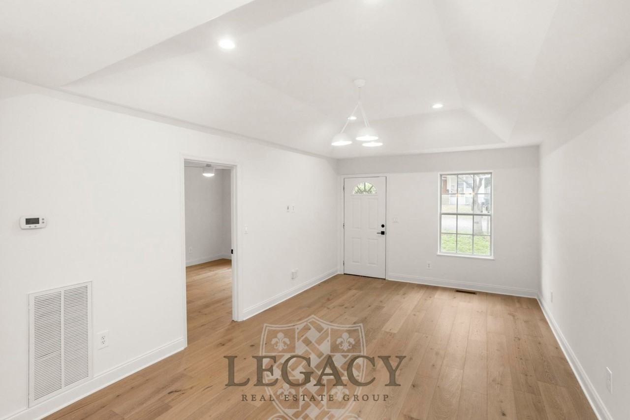 100 Sadler Ct - Photo 2 of 40