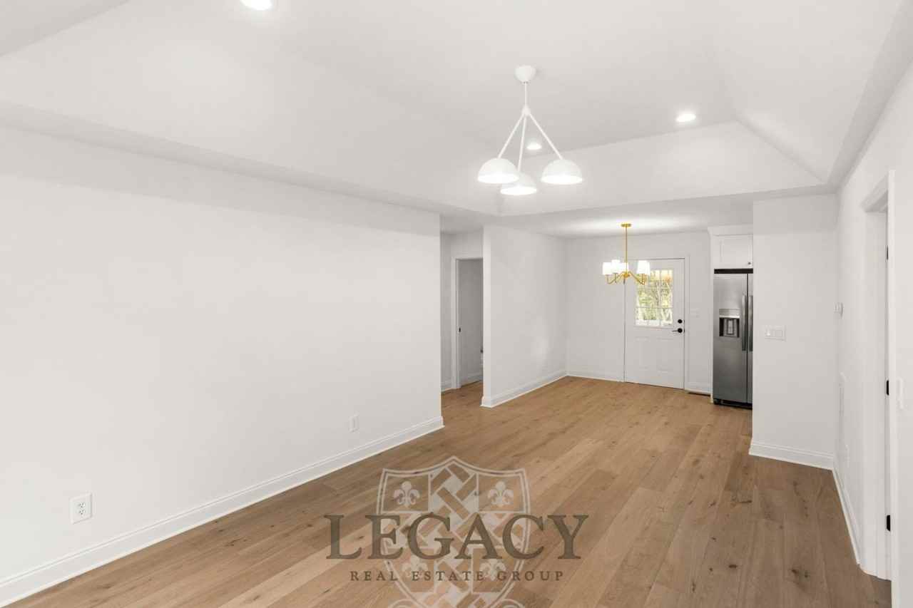 100 Sadler Ct - Photo 3 of 40