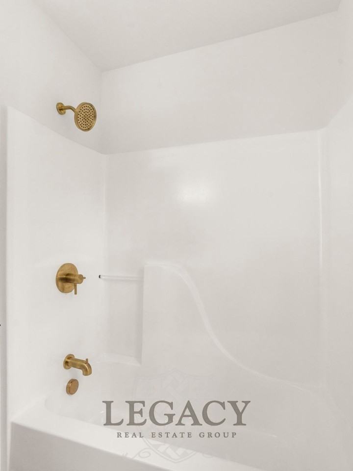 100 Sadler Ct - Photo 2 of 40