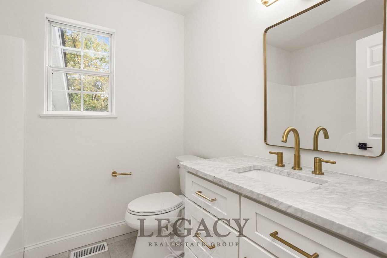 100 Sadler Ct - Photo 4 of 40