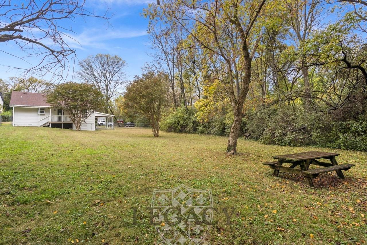 100 Sadler Ct - Photo 3 of 40