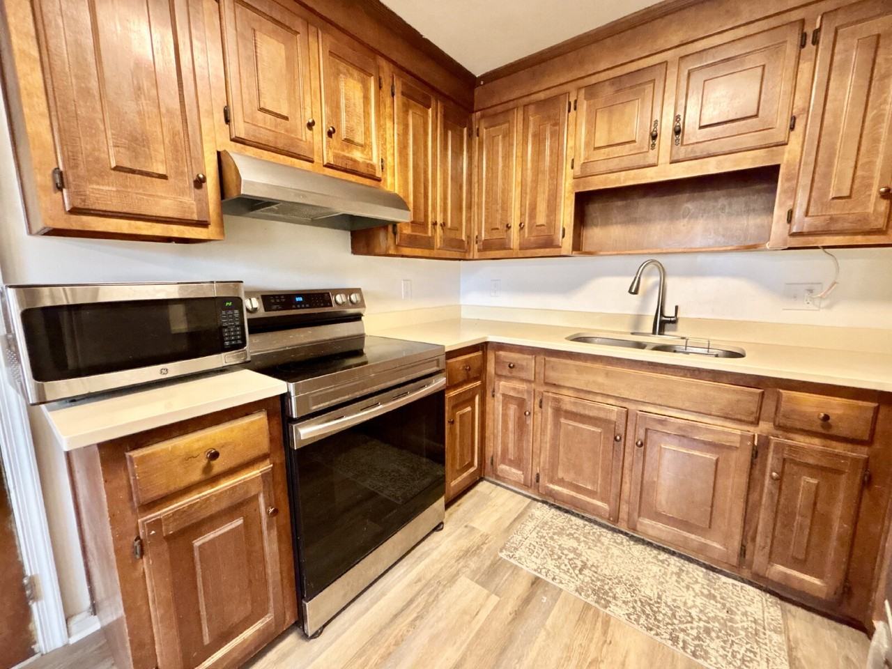 530 Louisa St - Photo 3 of 14