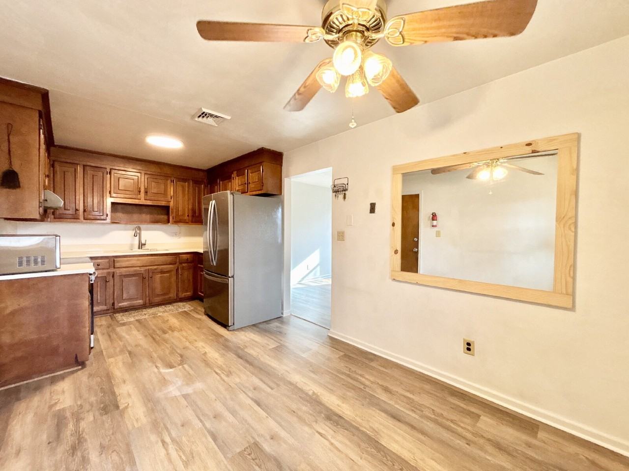 530 Louisa St - Photo 4 of 14