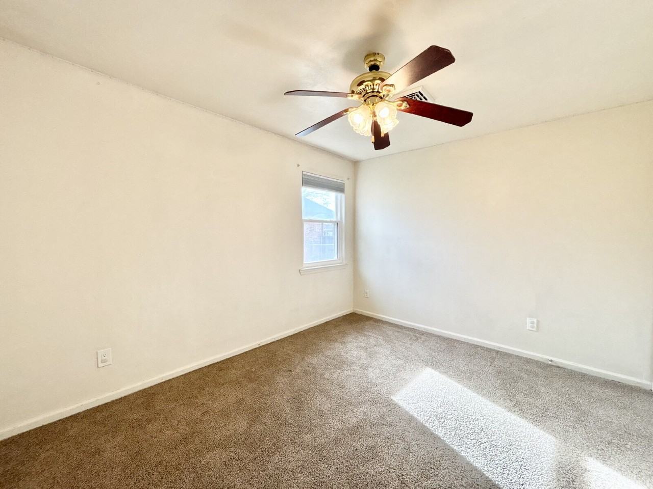 530 Louisa St - Photo 7 of 14