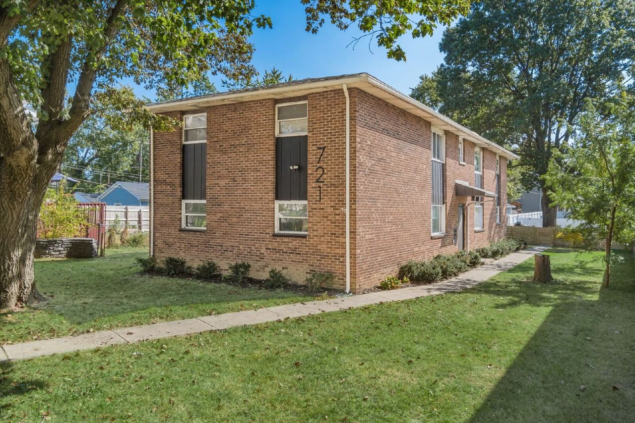 721 Reinhard Ave #D - Photo 3 of 50