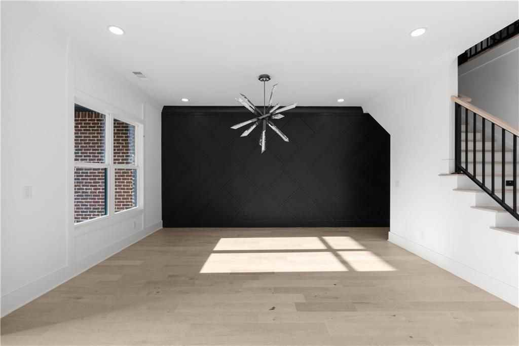 409 Thunder Rd - Photo 5 of 50